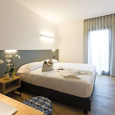 Hotel Al Pomo D'oro 3*
