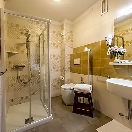 Al Pomo D'oro Hotel 3*