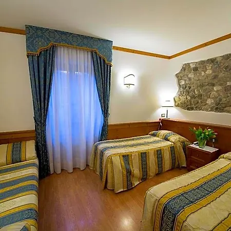 Hotel Al Pomo D'oro 3*